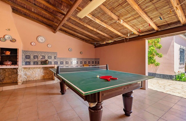 Atemberaubendes Ferienhaus für 6 Personen mit privatem Pool, W-LAN, TV, Innenhof und Parkplatz