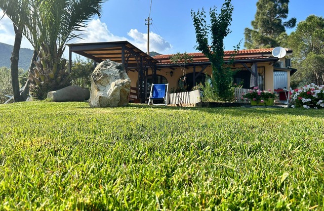 Wunderschöne Villa gelegen in der Landzunge von Su Reu (Solanas) mit Panoramablick.