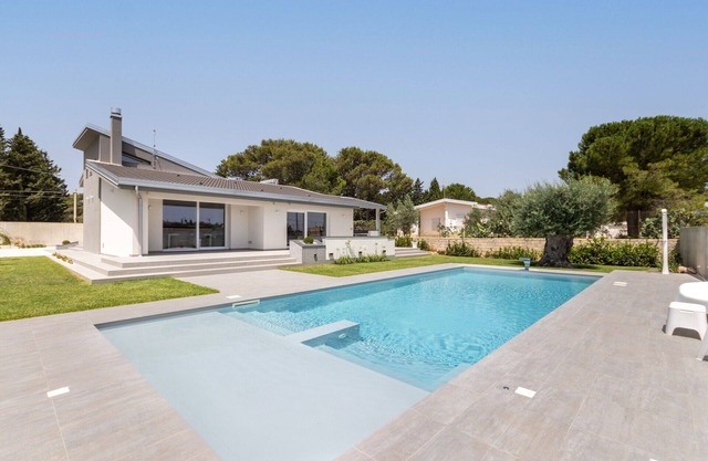 Wunderbares Ferienhaus für 4 Leute mit W-LAN, privatem Pool, Klimaanlage, TV und Parkplatz