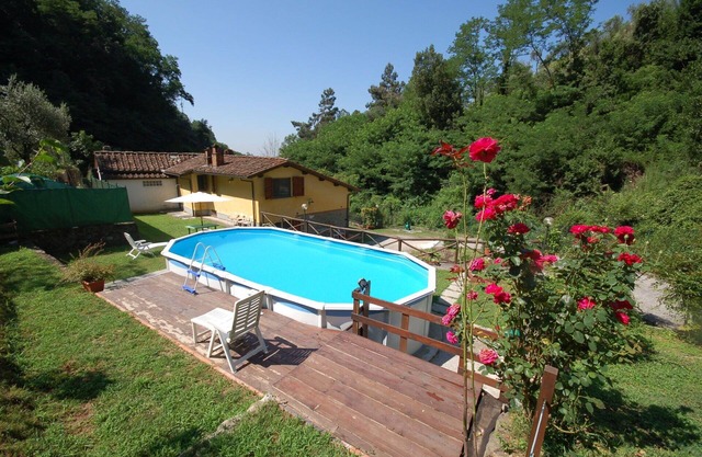 Schönes Ferienhaus mit internet, privatem Pool, TV, Innenhof, Haustiere erlaubt und Parkplatz