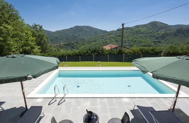 Ferienhaus mit Klimaanlage, W-LAN, Pool, TV, Terrasse, Haustiere erlaubt, Panoramablick, Parkplatz