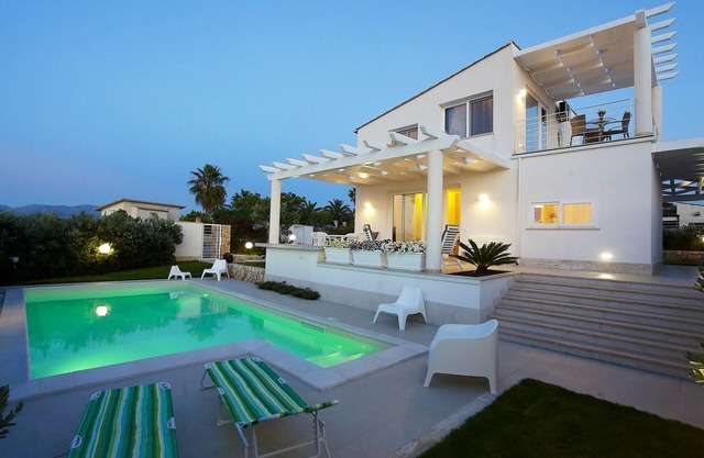 Wonderful villa with private pool - Adamo Real Estate