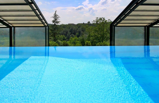 Wonderful villa with private pool, A/C, TV, patio, pets allowed, panoramic view and parking