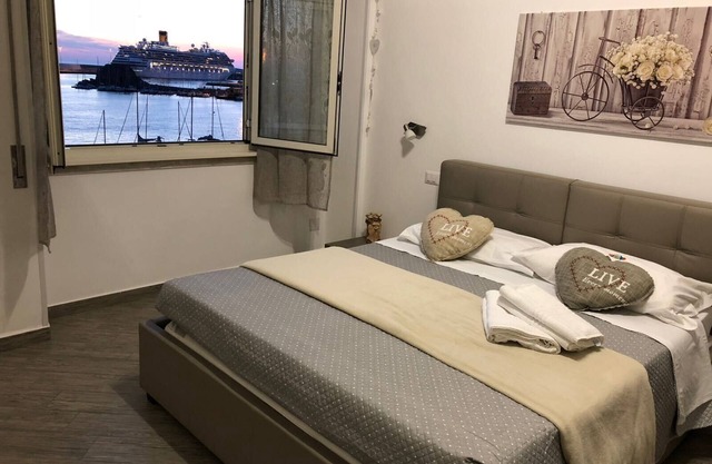 Wunderbare Wohnung direkt am Meer im Herzen von Civitavecchia -8 Betten