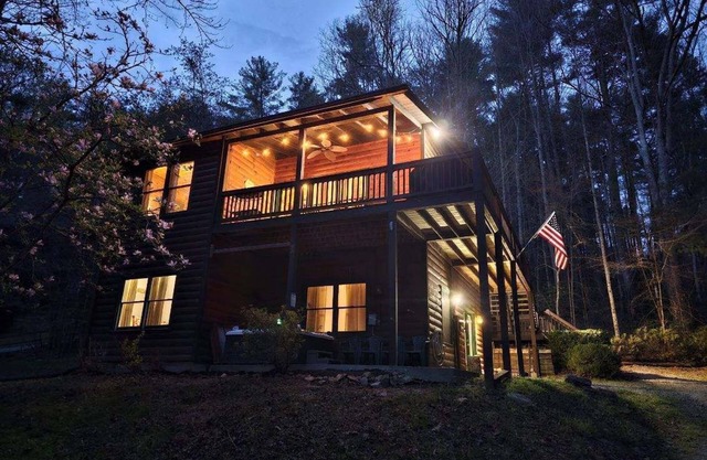 Winter Wonderland near Wineries; Hot Tub, Firepit, BBQ