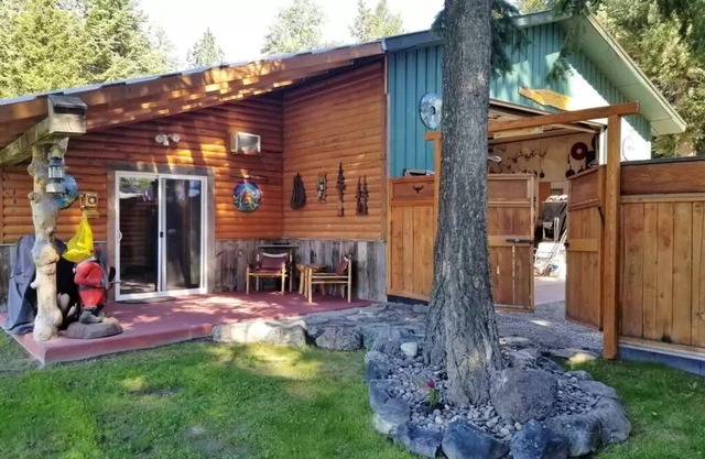 Woodcrafters Cabin on 2.5 acres