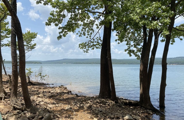 Wooded Bliss on 1 acre with lake access across the street and sleeps up to 10!!