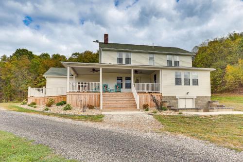 Wooded Escape with Pond and Grill in Pleasant City!