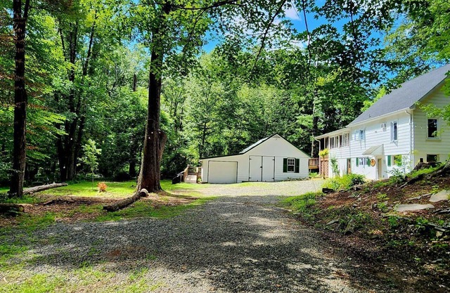 Wooded family getaway in the country
