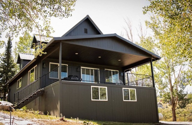 Wooded Yard! Ideal Beach Access! Great View of Bear Lake!