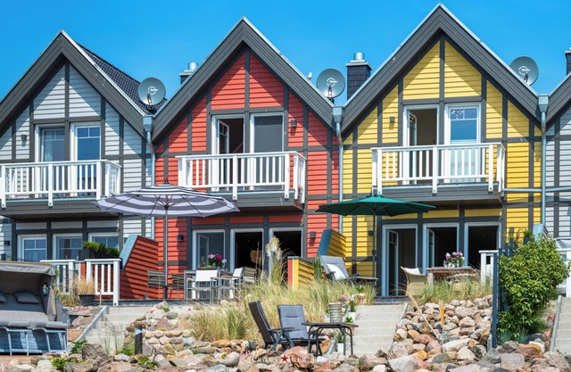 Holzferienhaus "Bootshaus" mit Sauna, Badesteg und Südterrasse mit Ostseeblick