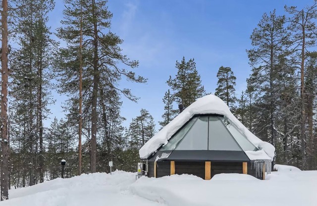 Wooden hut with a partial glass roof , Wireless internet , Free parking
