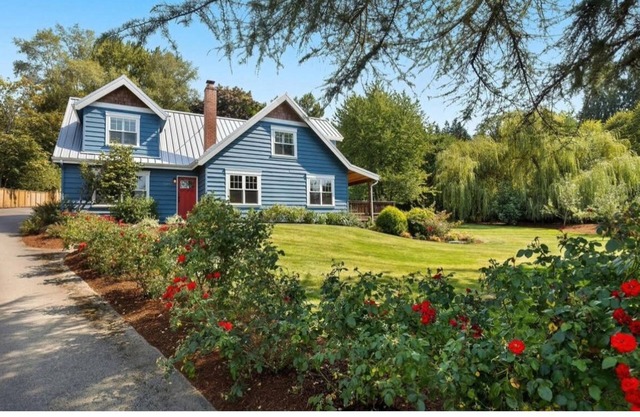 Woodinville Farmhouse in Hollywood Wine District 5 Bedrooms 5 Baths sleeps 10