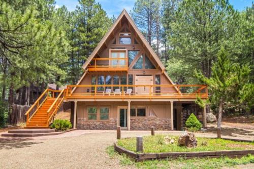 Woodland Chalet @ Kachina Village Deck Game Room w Ping Pong Poker Table