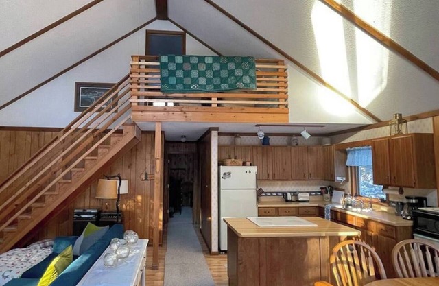 Woodland Escape | Charming Cabin Steps to the Lake