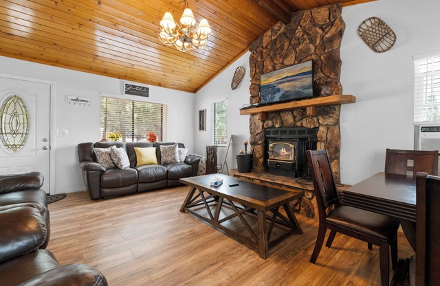 Woodland Escape - Quiet Area, Walk to Hiking & Park