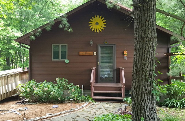 Woodland Hideaway a Charming Finger Lakes 2 bedroom 1.5 bath home in Naples NY