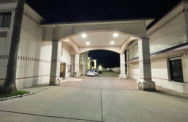 Woodland Inn & Suites