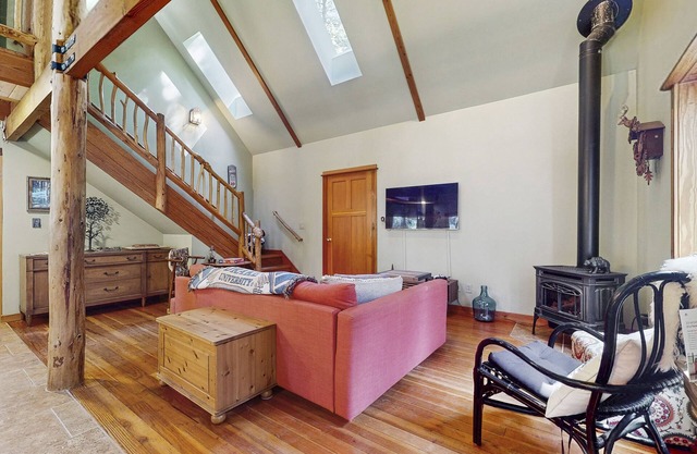 Woodland Retreat Near Deer Lake and Ferry Dock – Clinton, WA