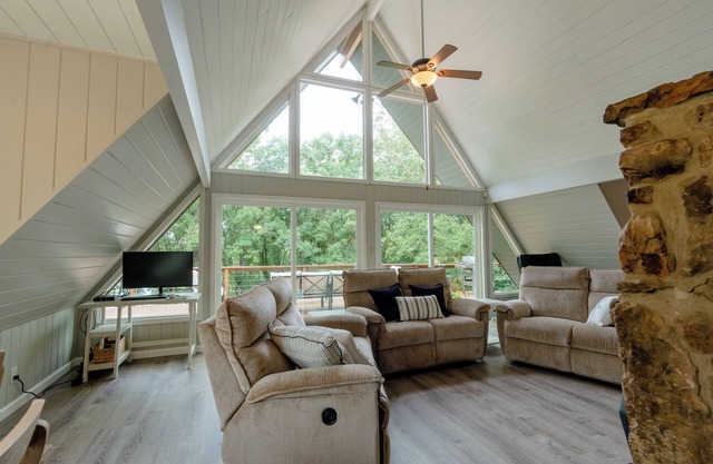 Woodland Retreat is a perfect destination to relax w/gorgeous lakefront views!
