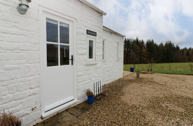WOODLAND VIEW, romantic, with a garden in Barnard Castle