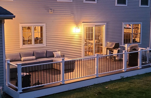 Woodridge Lake Classic Colonial 5 BR Lake House.