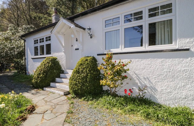 WOODSIDE, family friendly, with open fire in Braithwaite