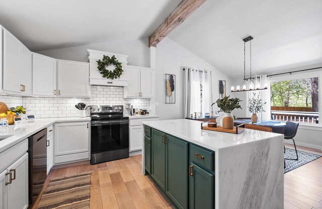 Woodstock Charm- 2 min to downtown Woodstock & Pet Friendly!
