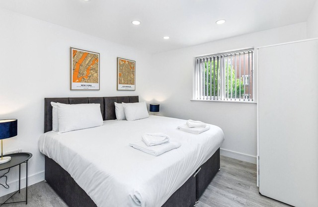 Woodstock House Flat 2 - Modern 2BR in Hucknall