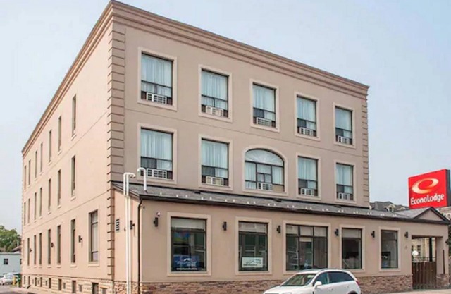 Woodstock Inn and Suites