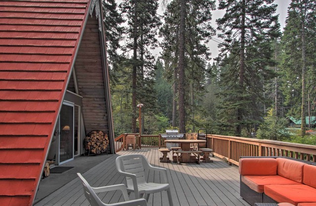 Woodsy A-Frame Chalet Half Mile to Cle Elum Lake!