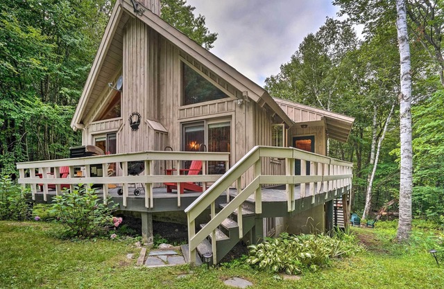 NEW! Woodsy Cabin w/ Fire Pit ~8 Mi to Mount Snow