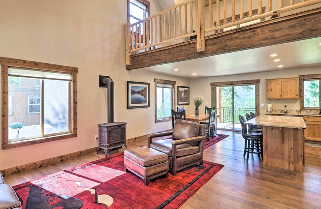 Woodsy 'Lakeview' Cabin w/ Fire Pit & Balcony