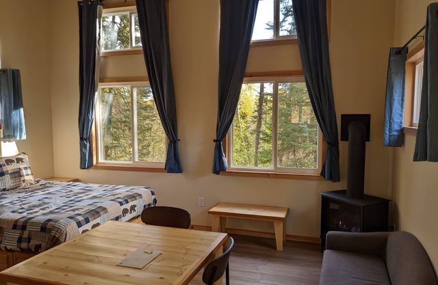 Woodsy Personal Retreat Cabin - "Gratitude"