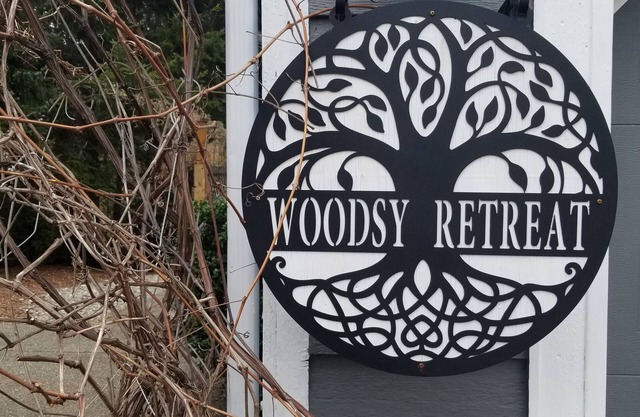 Woodsy Retreat has the trail to the temperate rain forest, and outdoor spa.