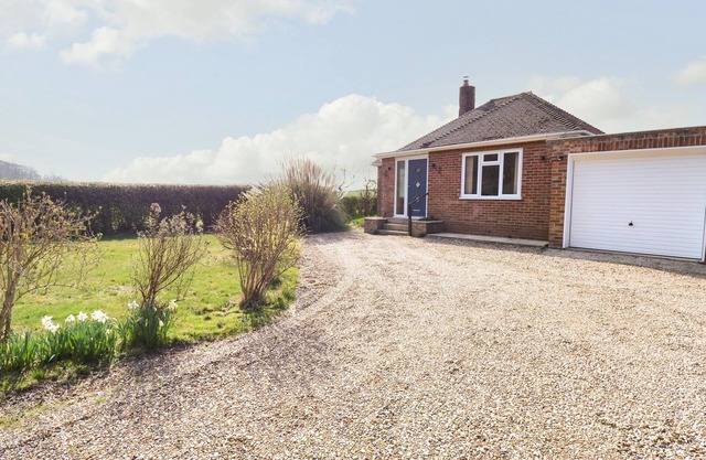 WOODVIEW, family friendly, with open fire in Roughton