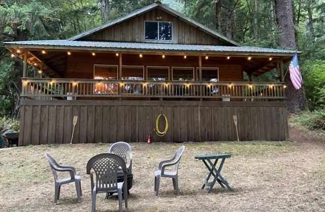 Woody Cabin Retreat - Accessible only by Boat