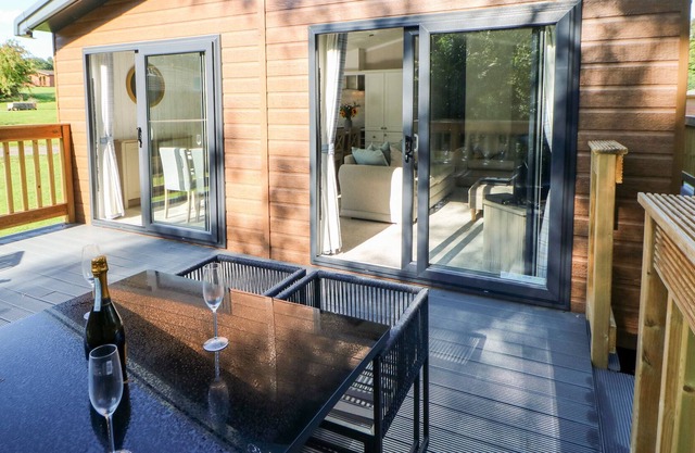 WORCESTERSHIRE, family friendly, with hot tub in Scorton, Richmond