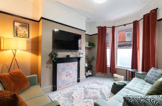 Contractor-Friendly | 4-Bed | Sleeps 10 | with Free Parking