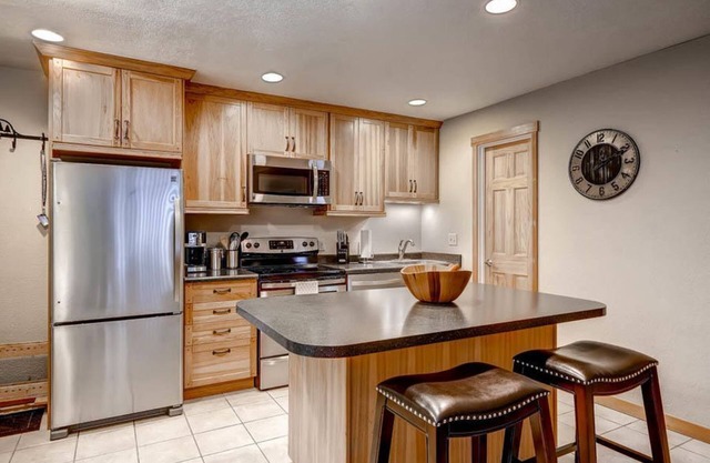 Work or Vacation in Park City - Walk to Courts, Pools & Trails