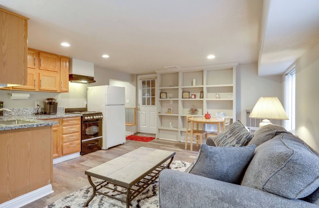 Work & Play! Apt 3 Mi to Dtwn & Salem Hospital