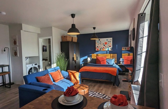 Spotless Midtown Apt 10 Mins from Downtown