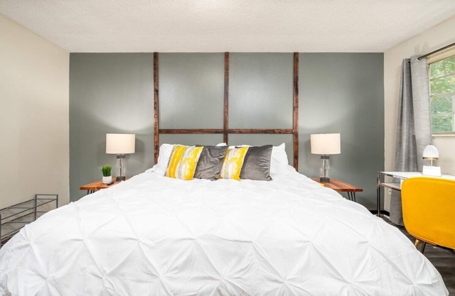 5mi to P&G | PetsOK | KingBed | Free Parking