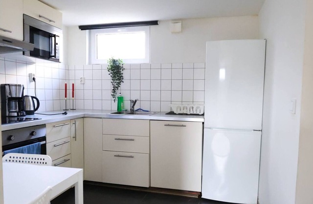 Workers Studio - 4 Beds - 1 Bath - Volvo - All-Inc