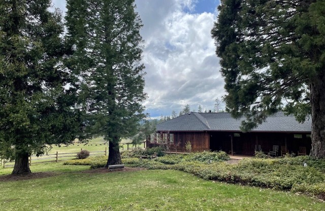 working cattle ranch 1 hour from Crater Lake National Park