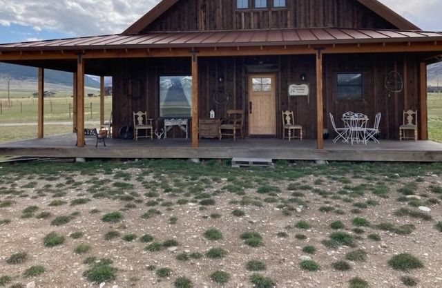 World class fishing, mountain views and easy day trips from this comfy cabin!