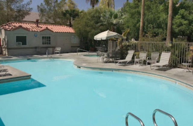 WORLDMARK SPENCER STREET - TWO BED TWO BATH CONDO WITH ROLL-IN SHOWER AND POOL