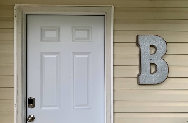 Wow! 3BR Stylish Retreat Steps from UWG, Tanner & Southwire / Close to Atlanta