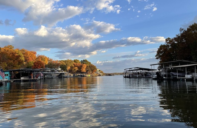 WOW! Amazing location, lakefront for family & friends, quiet cove & fire pit!