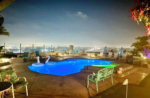 Beeindruckend! Privater Pool und Spa-Haus mit Blick auf das Meer / die Bucht / die Stadt, Klimaanlage, Grill und mehr!